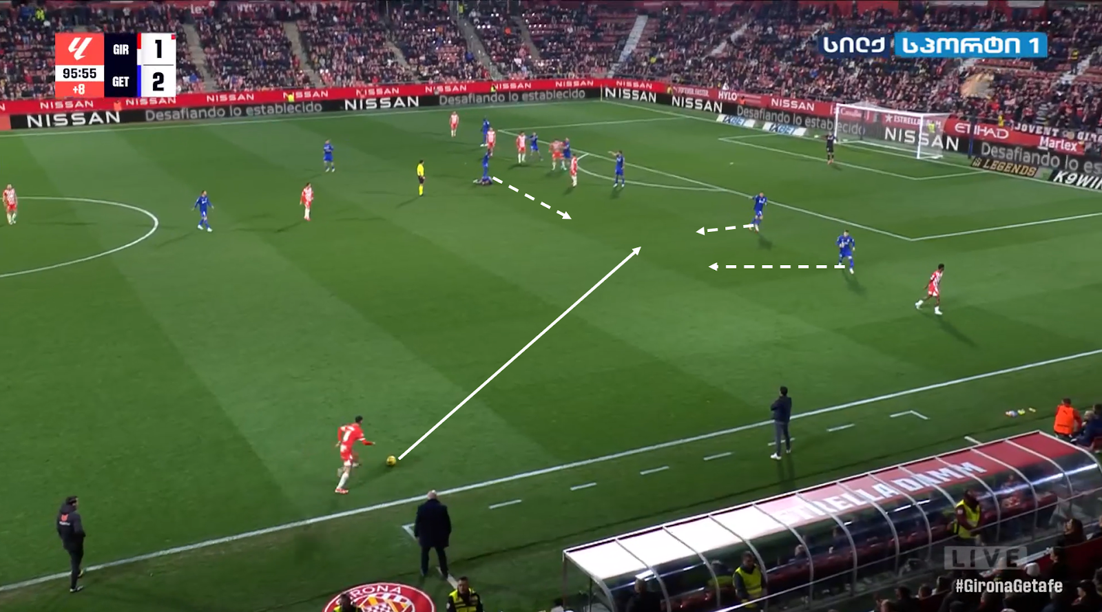 Screnshot of Arnau Martínez carrying the ball toward Getafe's defence