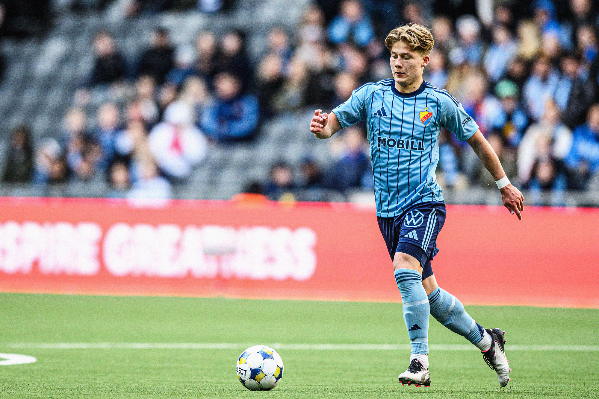 Djurgarden's Matias Siltanen passing the ball in the Allsvenskan