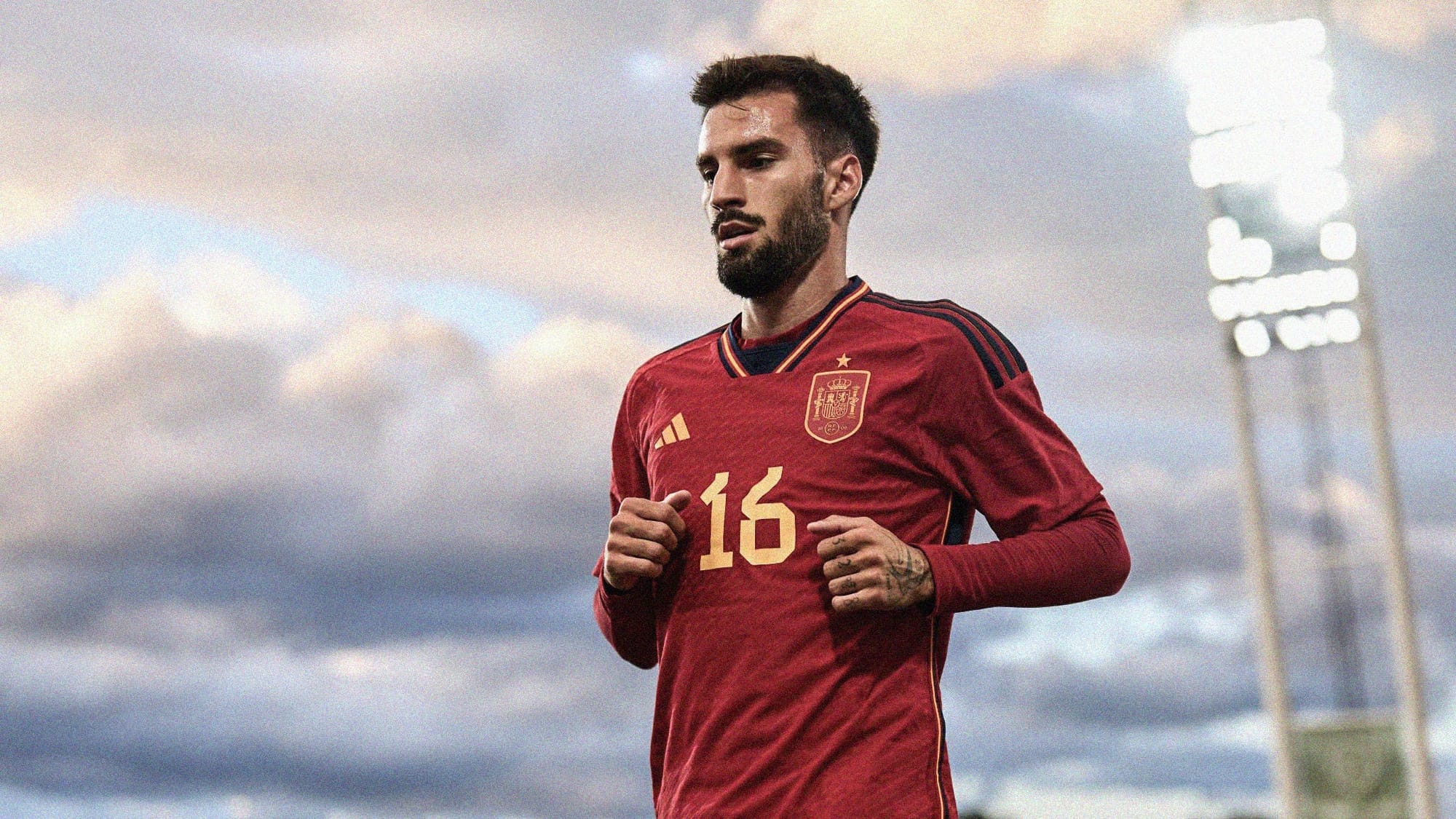 A photo of Spain's Álex Baena from a lower angle with floodlight tower in the background