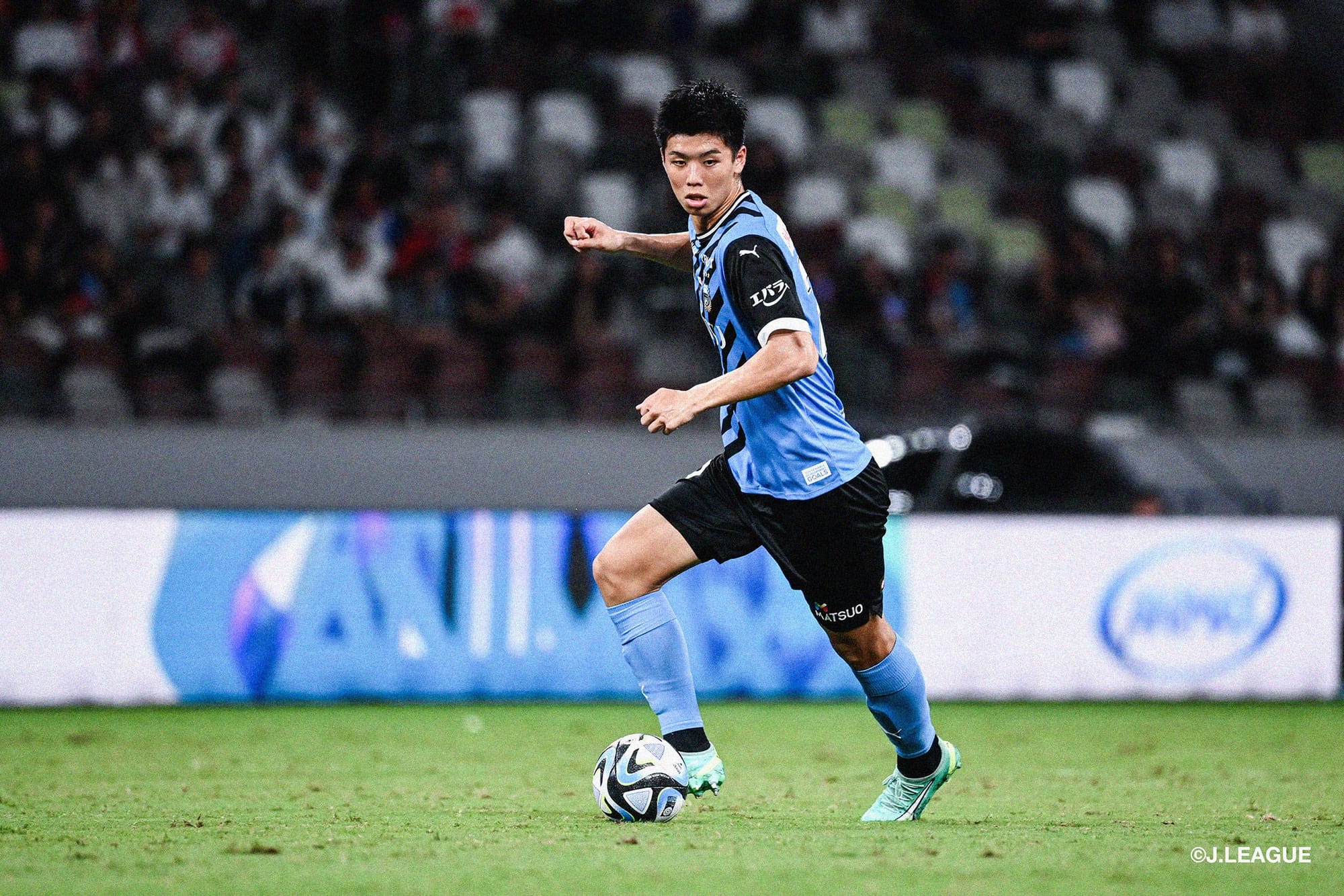 A photo of Kawasaki Frontale's Kota Takai moving with the ball at his feet.
