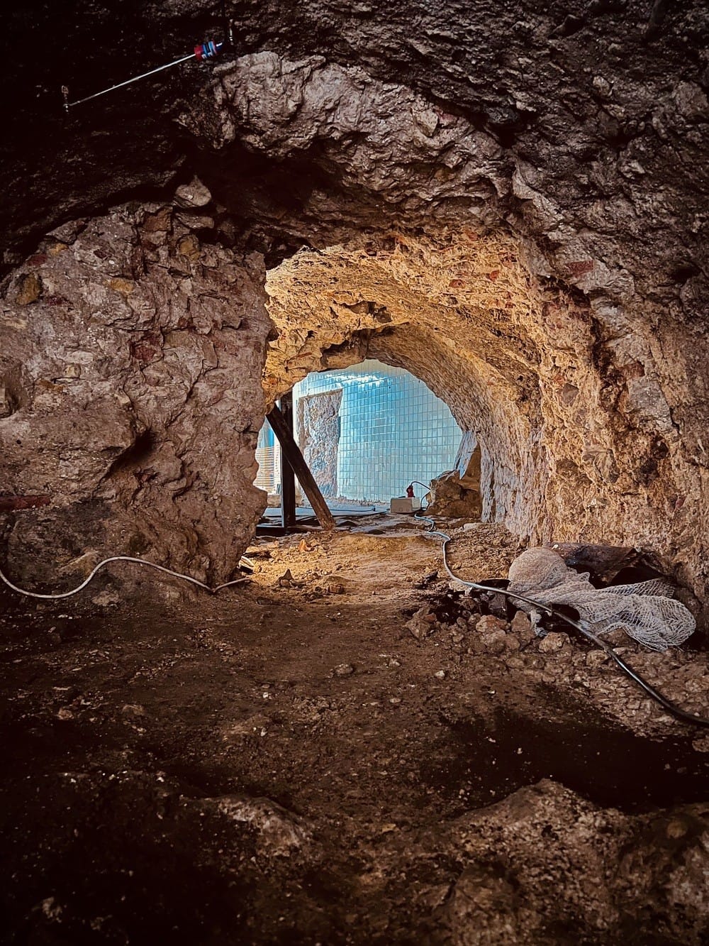 Subterranean exploration of the Roman Galleries in Lisbon led to connections with contemporary structures