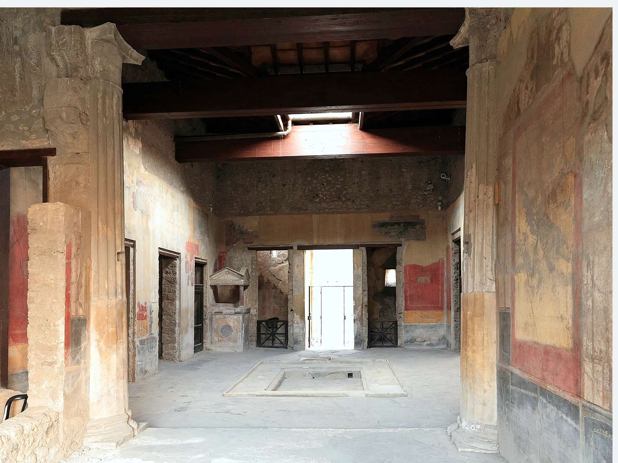 Impluvium&nbsp;in the center of the atrium of the&nbsp;House of Menander, Pompeii.