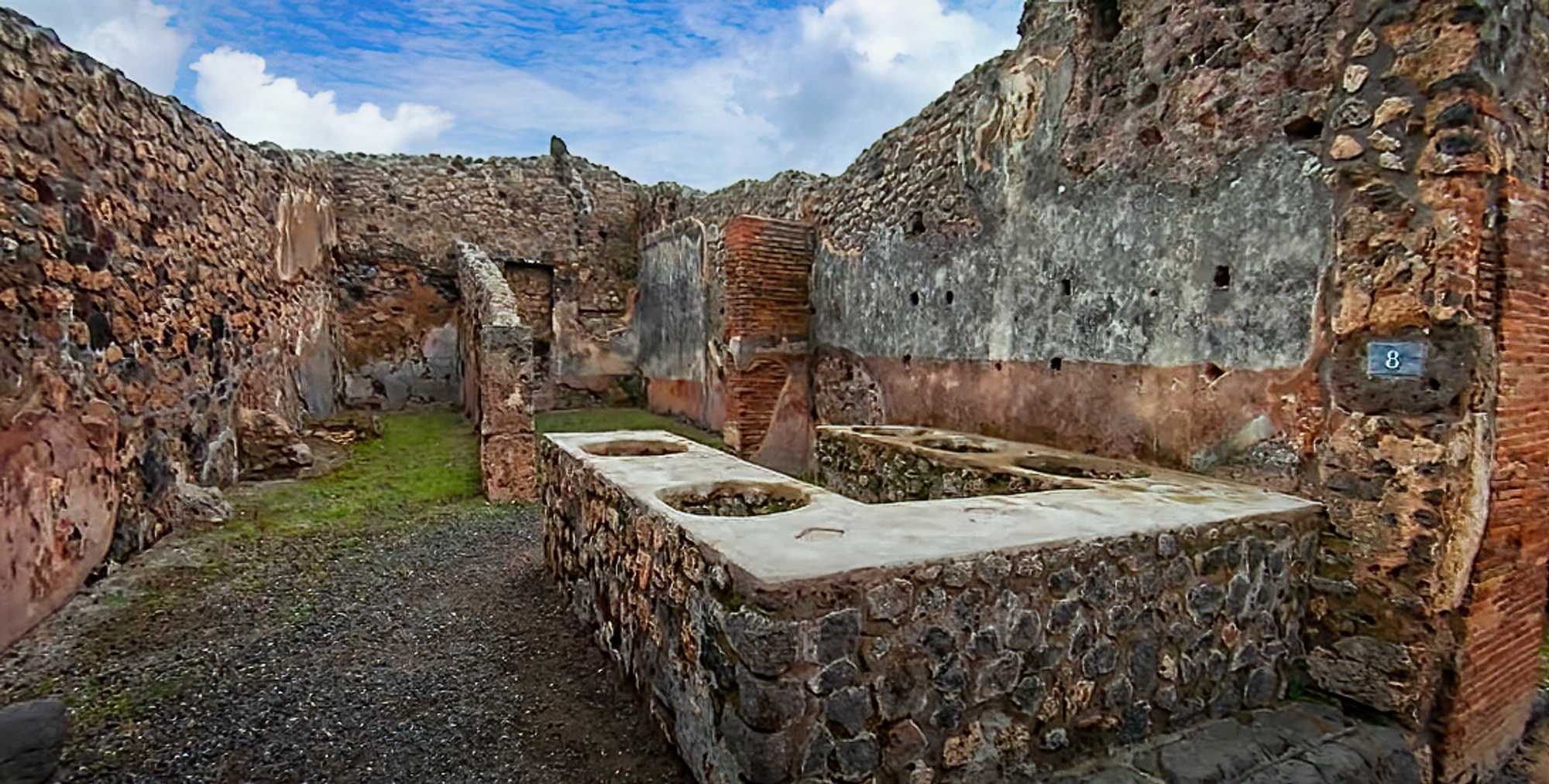 Thermopolium or Bar with large storage wells at IX 1,8 Pompeii Prowalk
