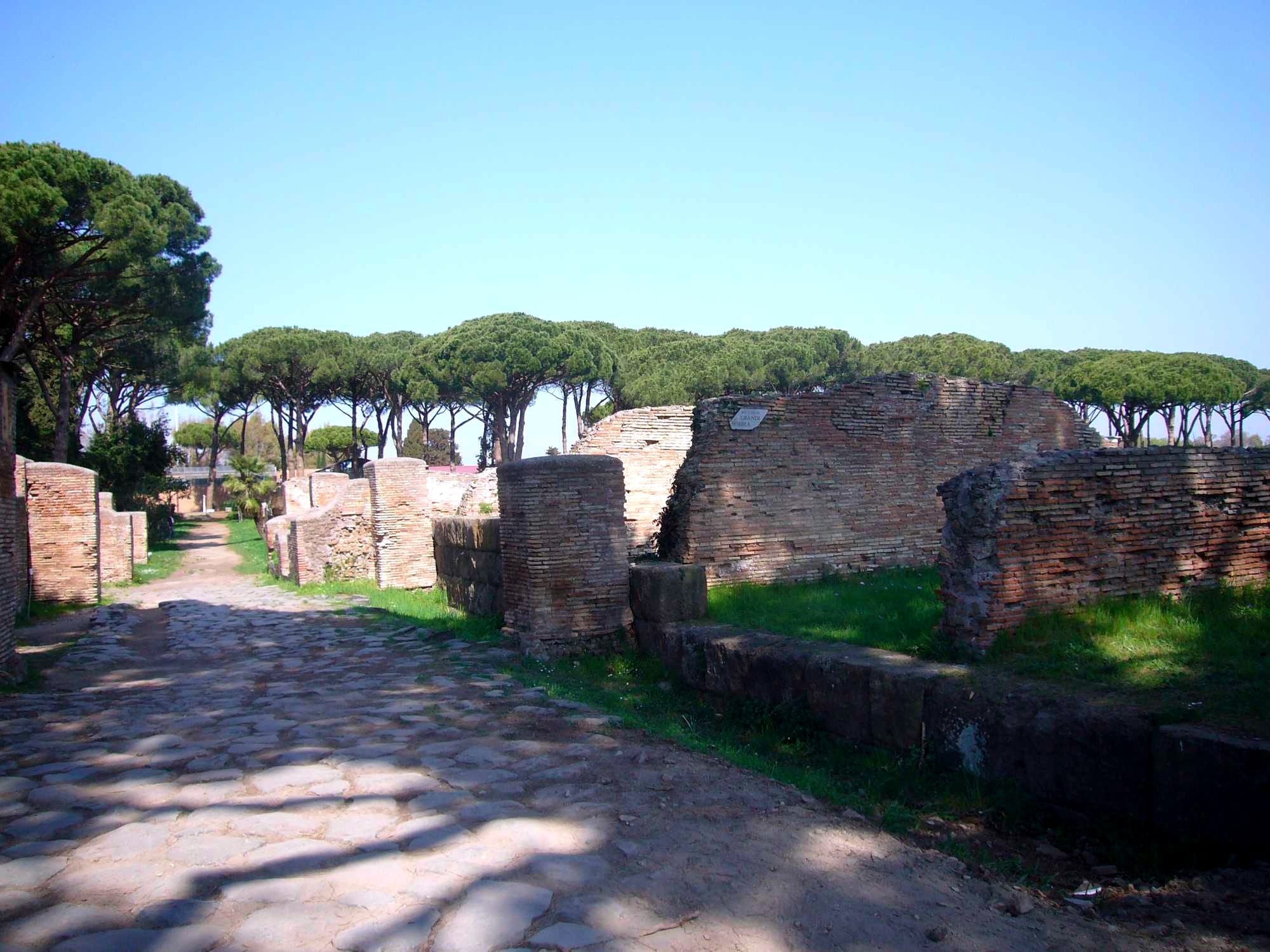 Ostia Antica, grandi horrea