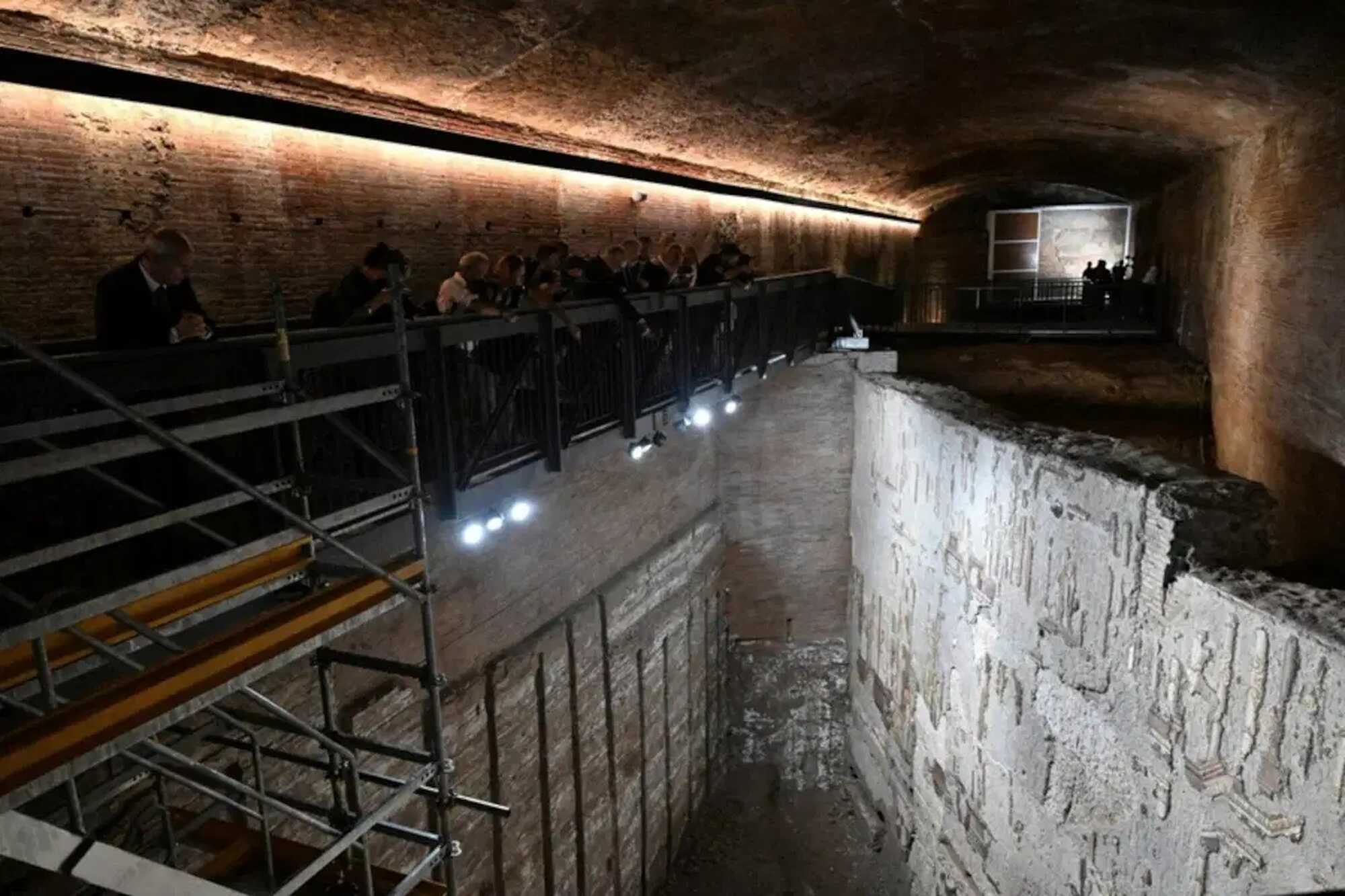 Restoration of the largest Roman mosaics in Trajan's Baths
