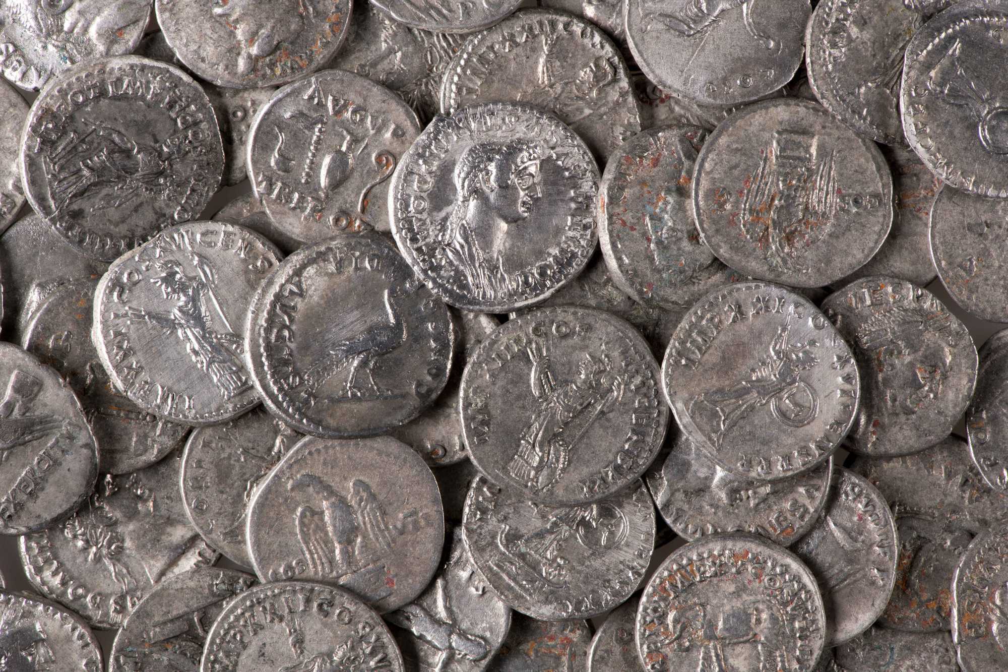 The coin treasure includes a total of over 900 Roman silver coins - here is a small excerpt