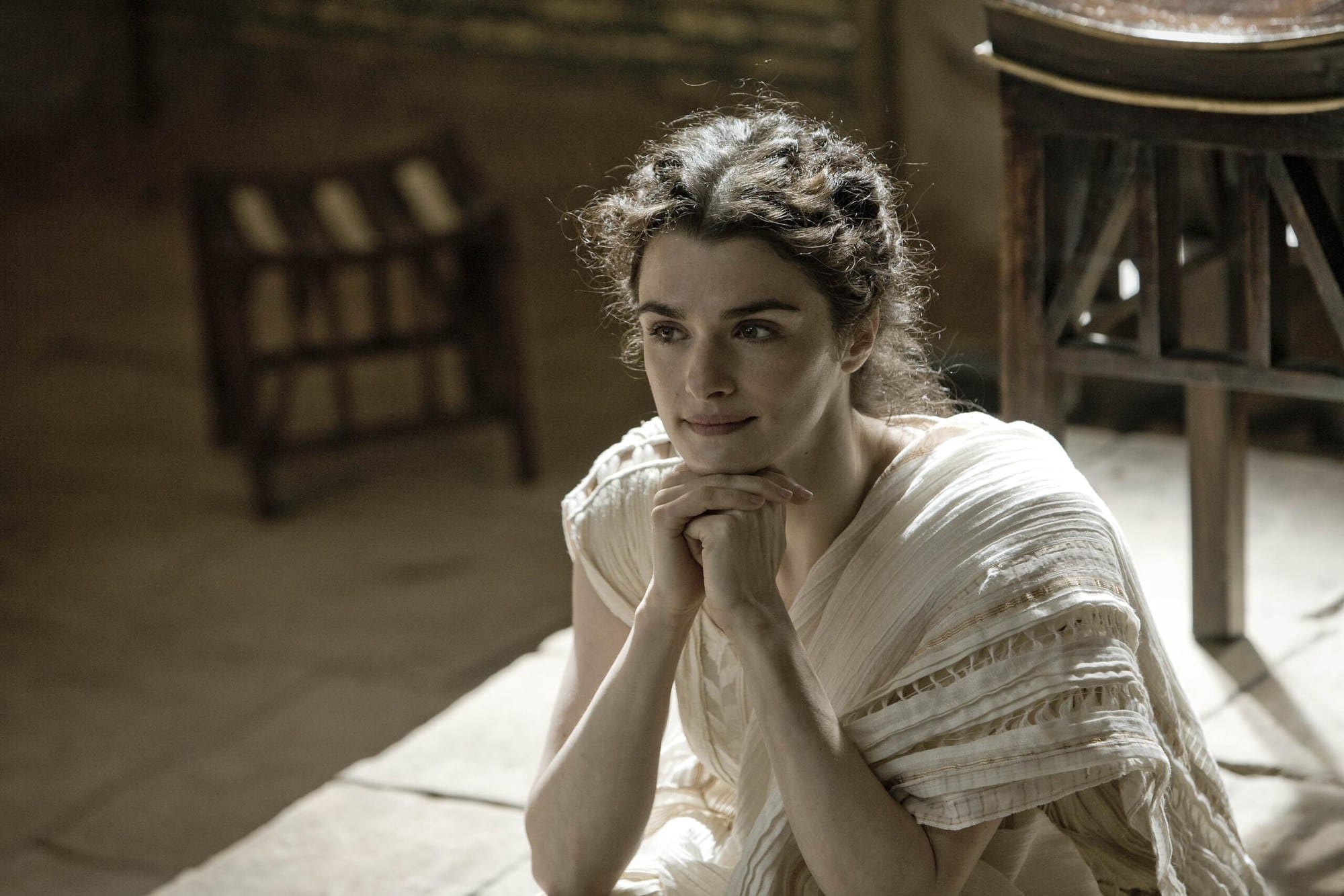 Rachel Weisz as Hypatia seated in a teaching hall in Agora (2009).