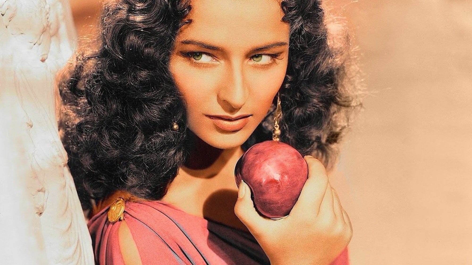 Patricia Laffan as Poppaea holding an apple in a publicity still for Quo Vadis (1951).