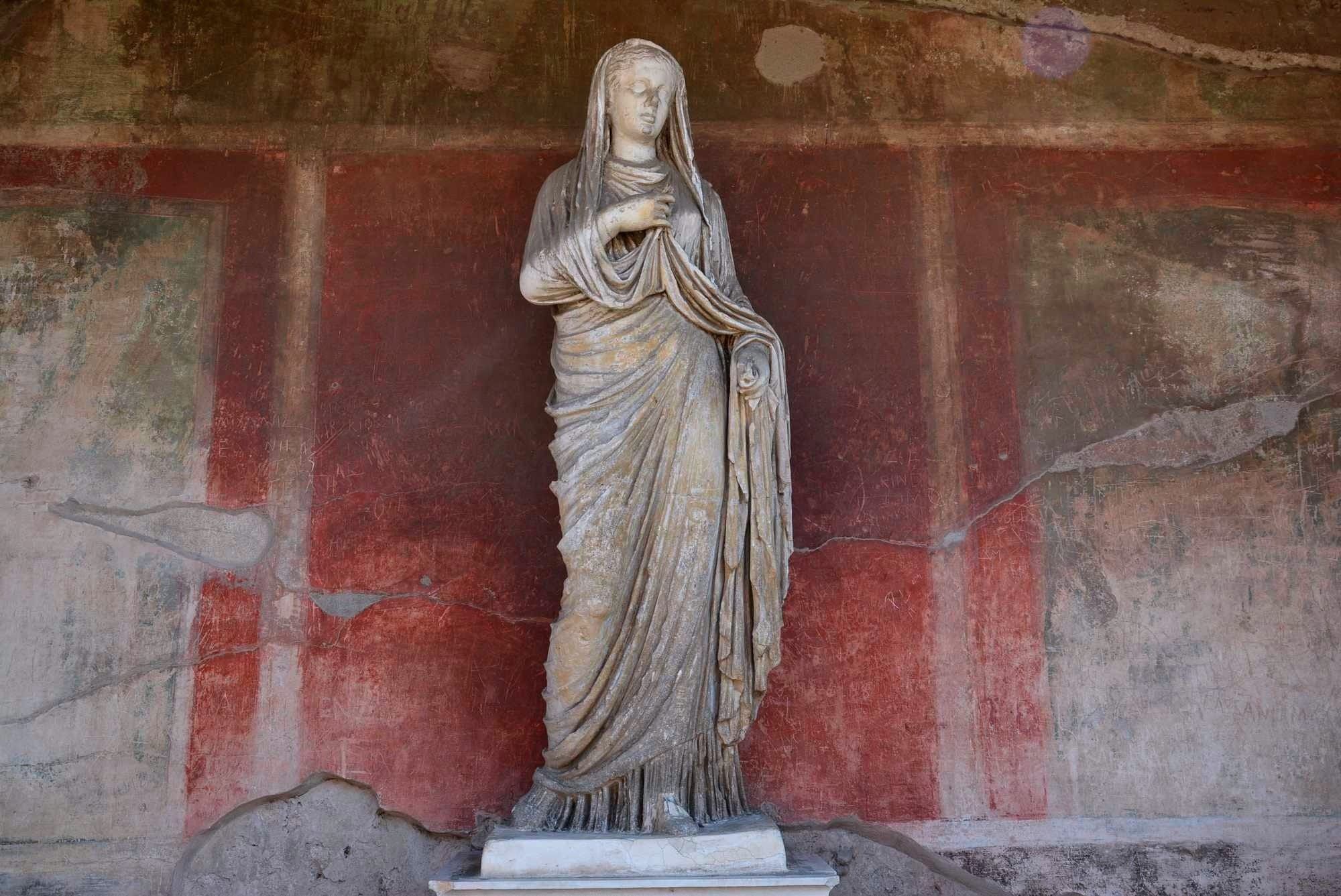 Eumachia: The Unknown Powerful Woman of Pompeii