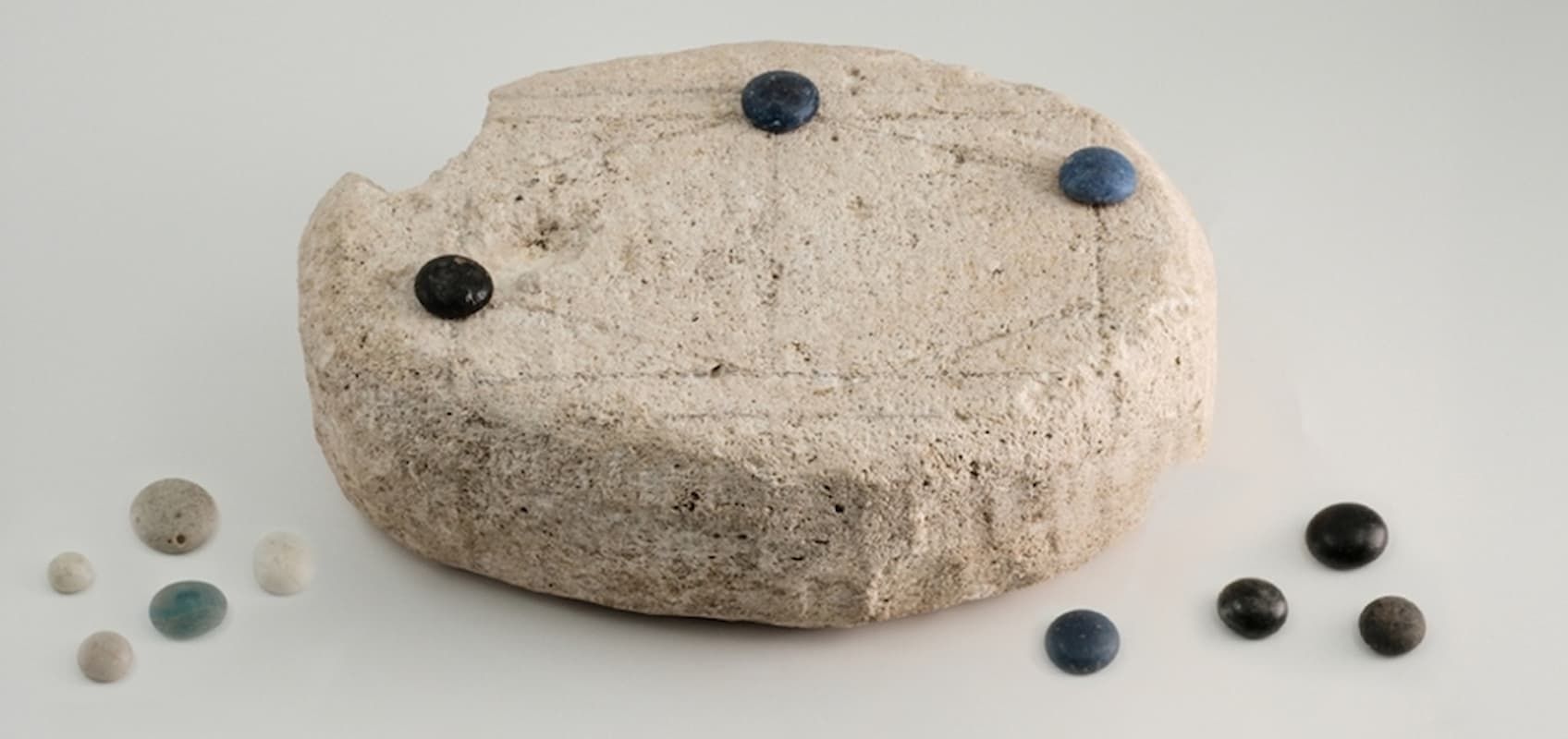 AI Assists in Finding the Rules of Ancient Roman Board Game