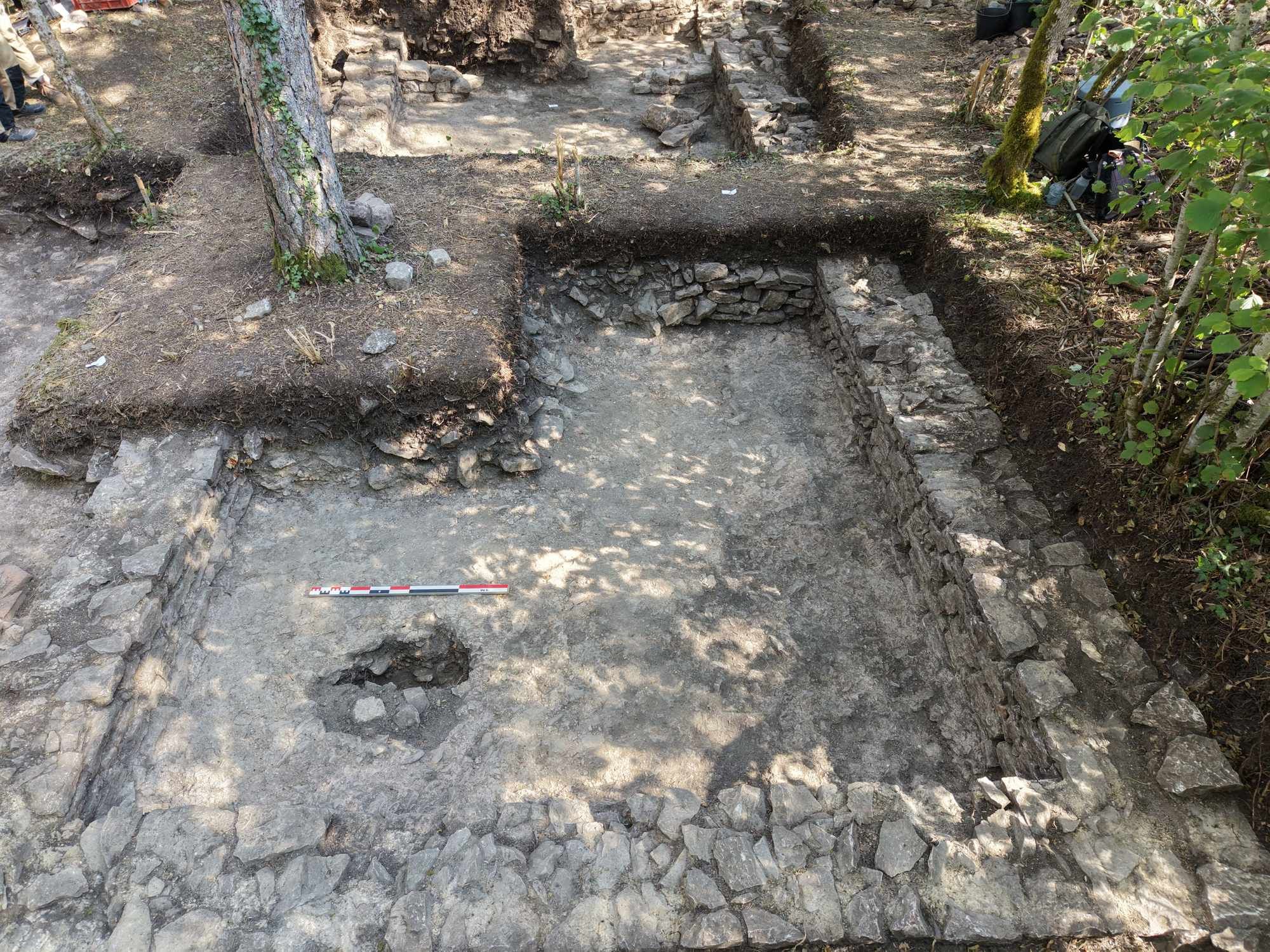 Archaeologists Discover Palace in Burgundy Kept Roman Comforts in Early Medieval Times