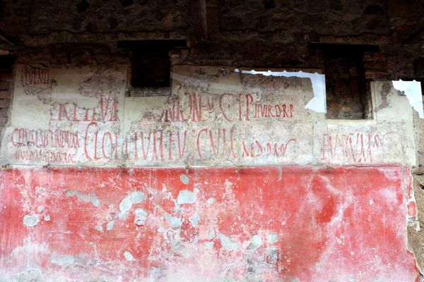 Pompeii, Via dell'Abbondanza, frescoes and inscriptions
