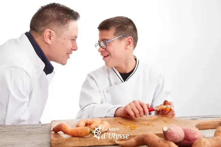Olivier Tran, fondateur d'Afuté, Biscornu, et cHaméléon avec son fils autiste Alexandre. 