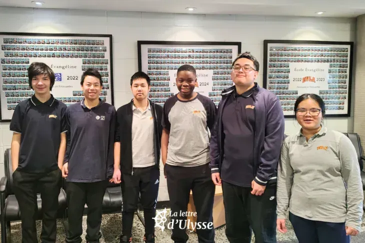 Photo de groupe des jeunes neurodivergents qui participent au projet "Transition vers l'inclusion" pour les autistes.". 