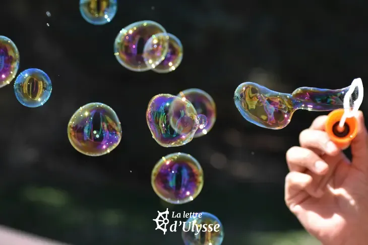 Les "bulles" sont souvent utilisées comme renforçateurs pour motiver les enfants autistes.