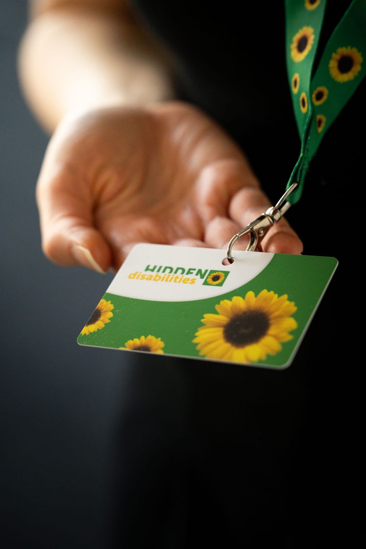 Nachhaltigkeit@BVZ: Sunflower Lanyard für Reisende mit nicht sichtbaren Behinderungen