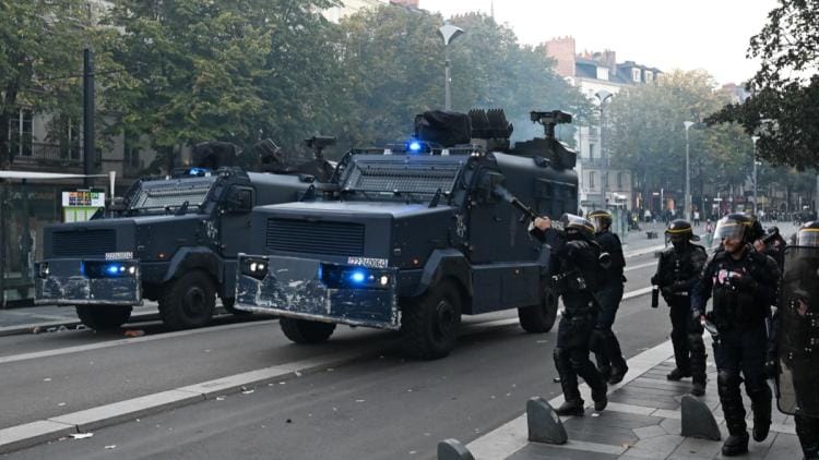Insurrection : le pari dangereux du tout sécuritaire et du silence politique