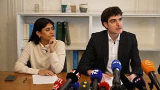 Rima Hassan charge la police et se dit victime d'une manipulation d'Etat