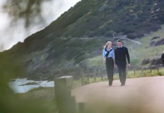 Bardella : qu'est-ce que le caillou "RepNat du ghetto" dans sa chaussure, par Elise Rochefort ?