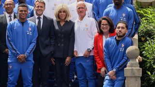 Lithothérapie comme politique sportive? Ferrari distribue des pierres magiques aux Bleus