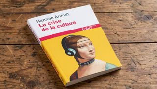 Que disait Hannah Arendt, citée par Villiers, sur l'éducation ?