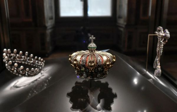 Le Louvre à terre, la caste debout : l'obscène impunité de la noblesse d'État