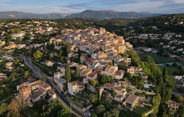 L'identité française existe-t-elle? Le débat conservateur c/libertarien du Courrier