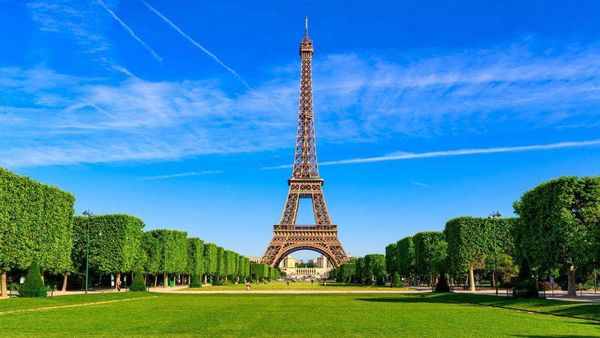 Tour Eiffel : comment la Mairie de Paris a transformé une mine d'or en gouffre financier, par Veerle Daens