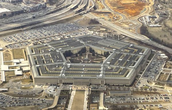 Le double jeu du trumpisme : la paix promise, la guerre préparée, par Thibault de Varenne