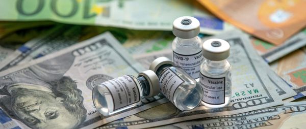 Injections ARN : milliards pour les labos, silence pour les victimes