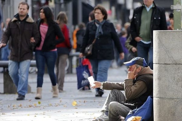 Minima sociaux en hausse: la France bascule vers la précarité