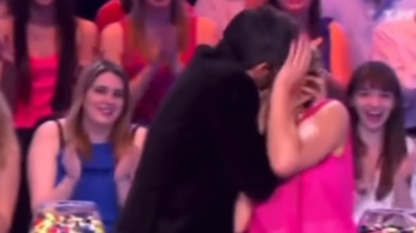 Brigitte, Ary et les "sales connes" : la Cour, le bouffon et le "tactile" d'État, par Veerle Daens