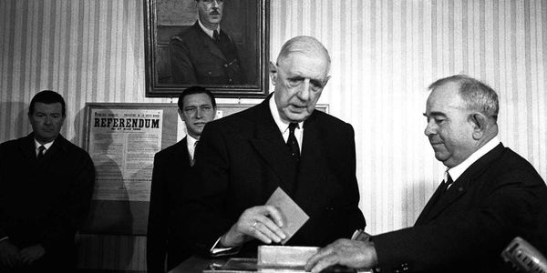 La loi spéciale ou l'autopsie du "cadavre exquis" gaulliste