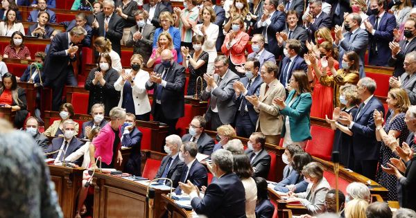 Gérontocratie macroniste : tondre les familles pauvres pour réjouir les retraités et les bobos
