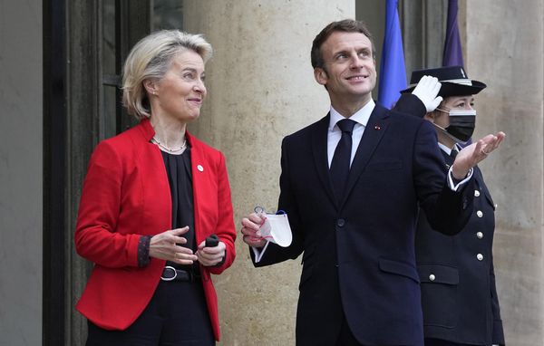 L'humeur de Veerle Daens : la sadique von der Leyen a encore humilié Macron et les Français