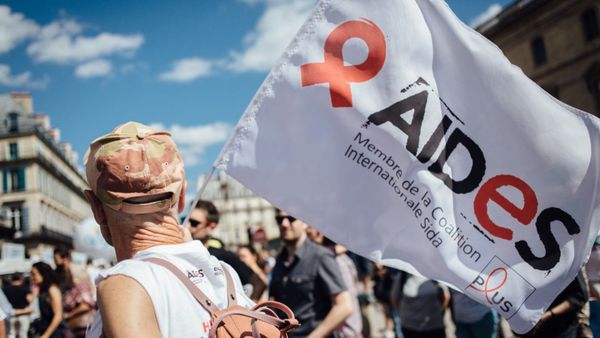 Licenciements chez Aides: la bureaucratie étatique enterre l'entraide libre