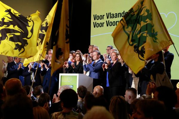 L'humeur de Veerle Daens : au CRIF, Lecornu annonce qu'il criminalise la contestation de la Belgique !