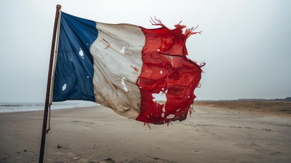 Et je contemple avec mélancolie la France disparaître comme État-nation souverain