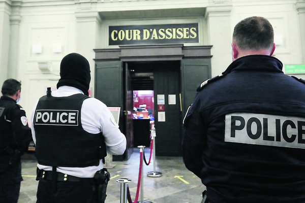 De la paranoïa au crime: la loge Athanor devant les assises