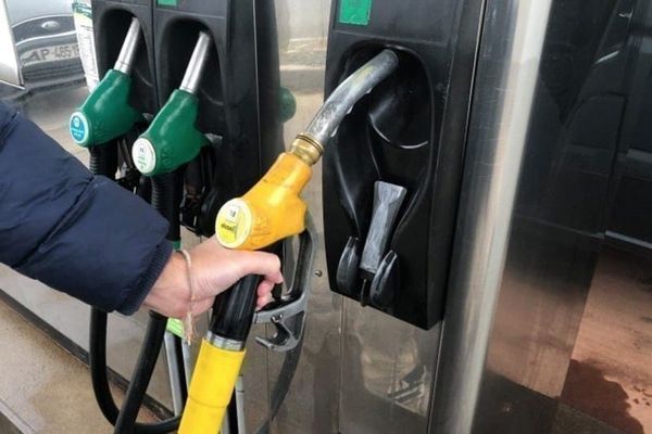 Hausse du prix du carburant: Bercy préfère aider certains plutôt que tous