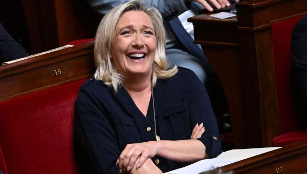 L'humeur de Veerle Daens : Marine Le Pen invitée à un dîner de con par les patrons