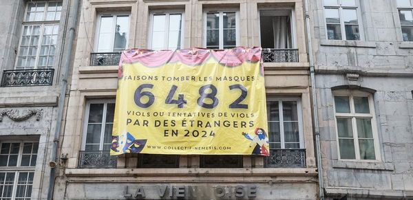 Le maire LR de Besançon porte plainte contre le collectif Nemesis