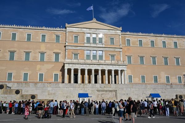 Dettes publiques : comment la Grèce et le Portugal se sont sortis d'affaire quand la France s'enfonçait, par Thibault de Varenne