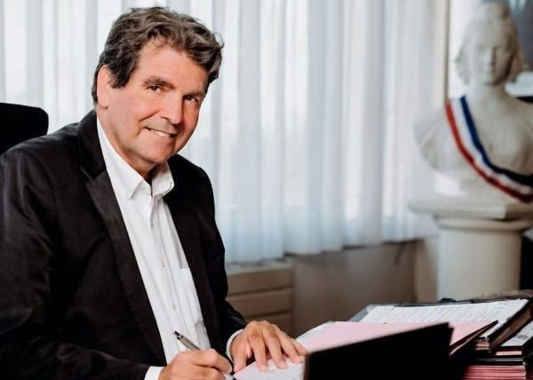 Marchés publics opaques: un sénateur LR menace de mort une journaliste