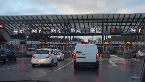 Autoroutes privatisées: le grand hold-up des concessionnaires enfin devant les juges