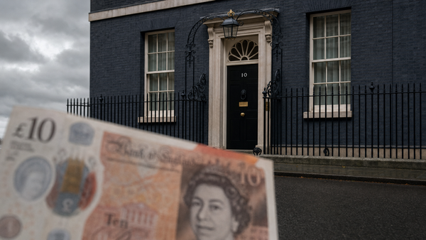 Après la démission de Starmer, faut-il acheter de la livre sterling ?