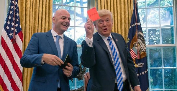 Scandale à la FIFA : un appel de Trump suffit à faire annuler un carton rouge