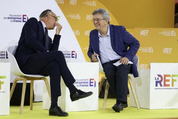 Faut-il s'indigner que les candidats à la présidentielle soient cordiaux entre eux en coulisses ?