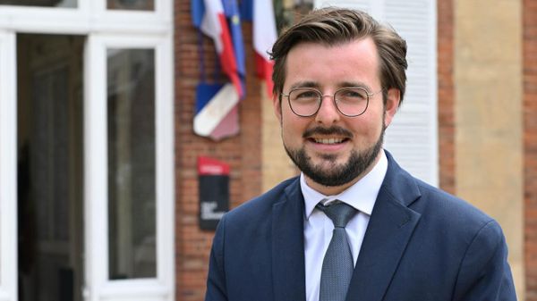 Sciences Po, HEC, ENA : le parcours de Philippe Brun, écarté de la primaire socialiste