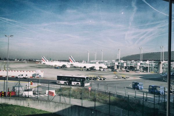 Variant Omicron : les aéroports et les compagnies aériennes jugent inutiles les restrictions de déplacement